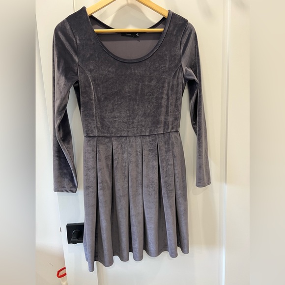 Aritzia Talula Lambeth Velvet Dress - Picture 3 of 3